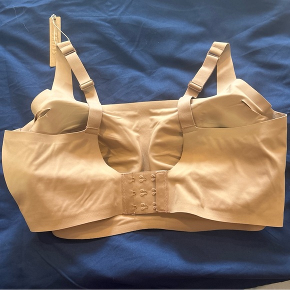 Women's Tan Seamless Bra - Picture 3 of 5